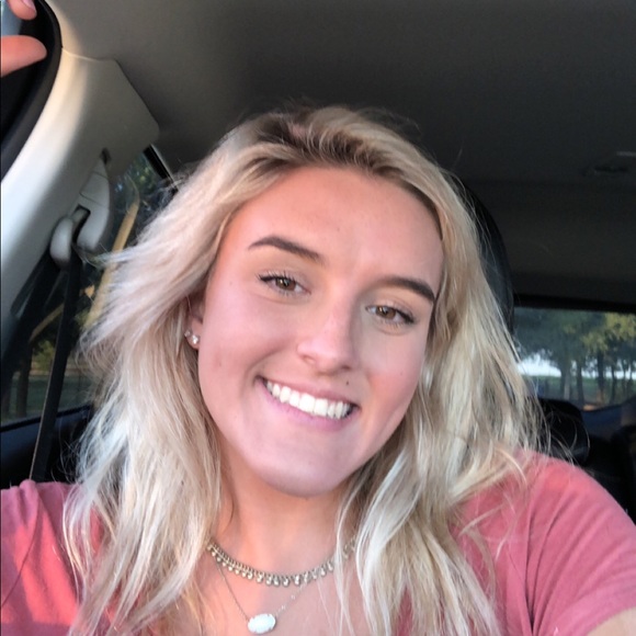 Meet your Posher, Julie - Picture 1 of 1